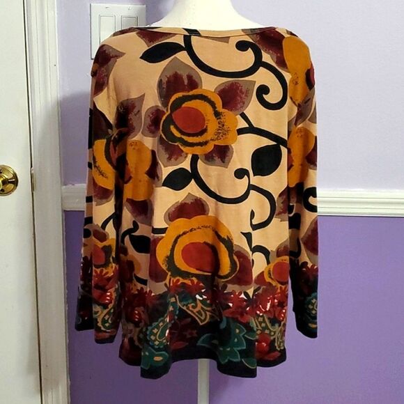 Monroe & Main Boho Colorful Floral Sequinned 3/4 Sleeve Knit Top - Picture 5 of 7